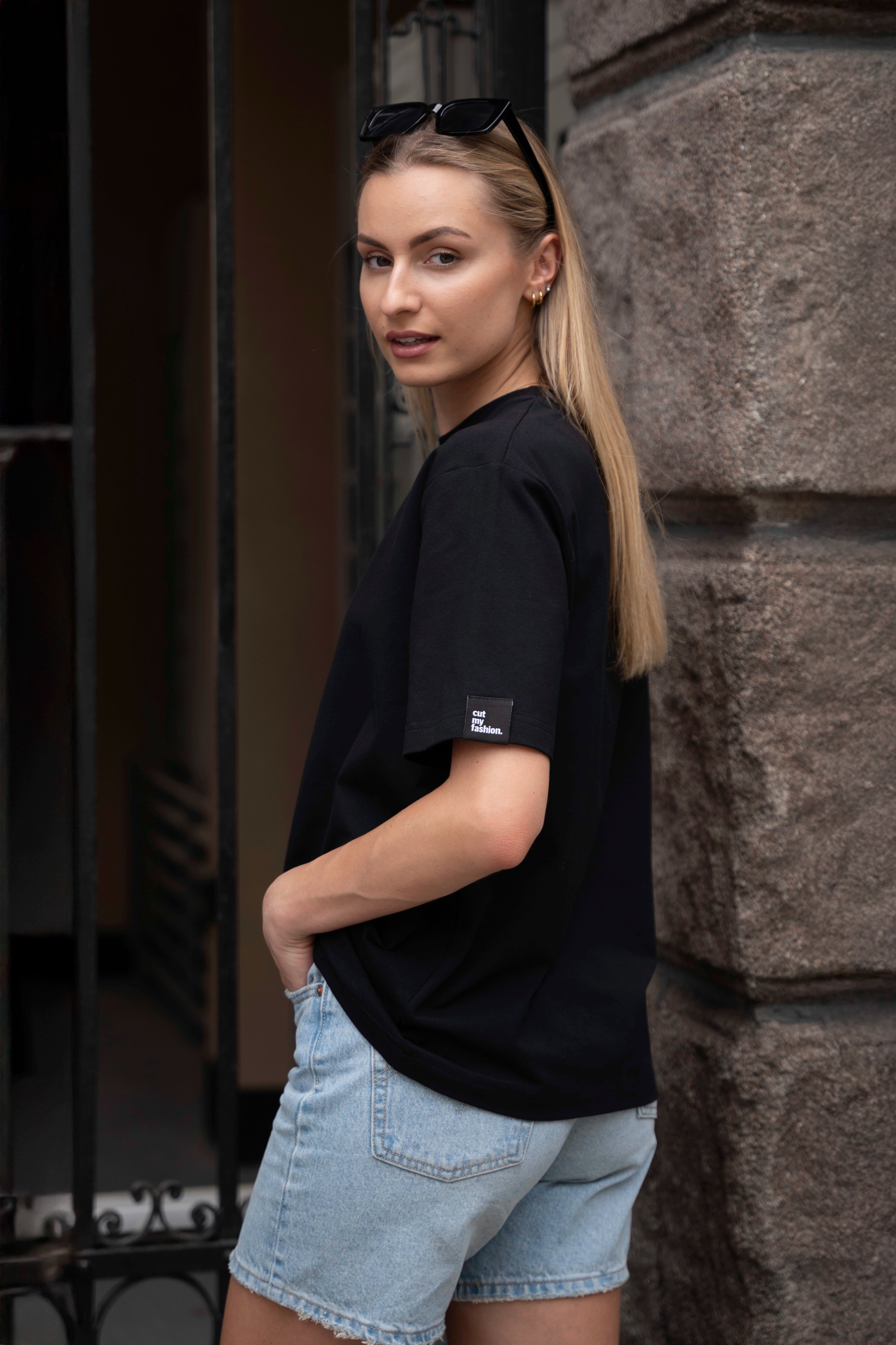 Juodi moteriški oversized marškinėliai