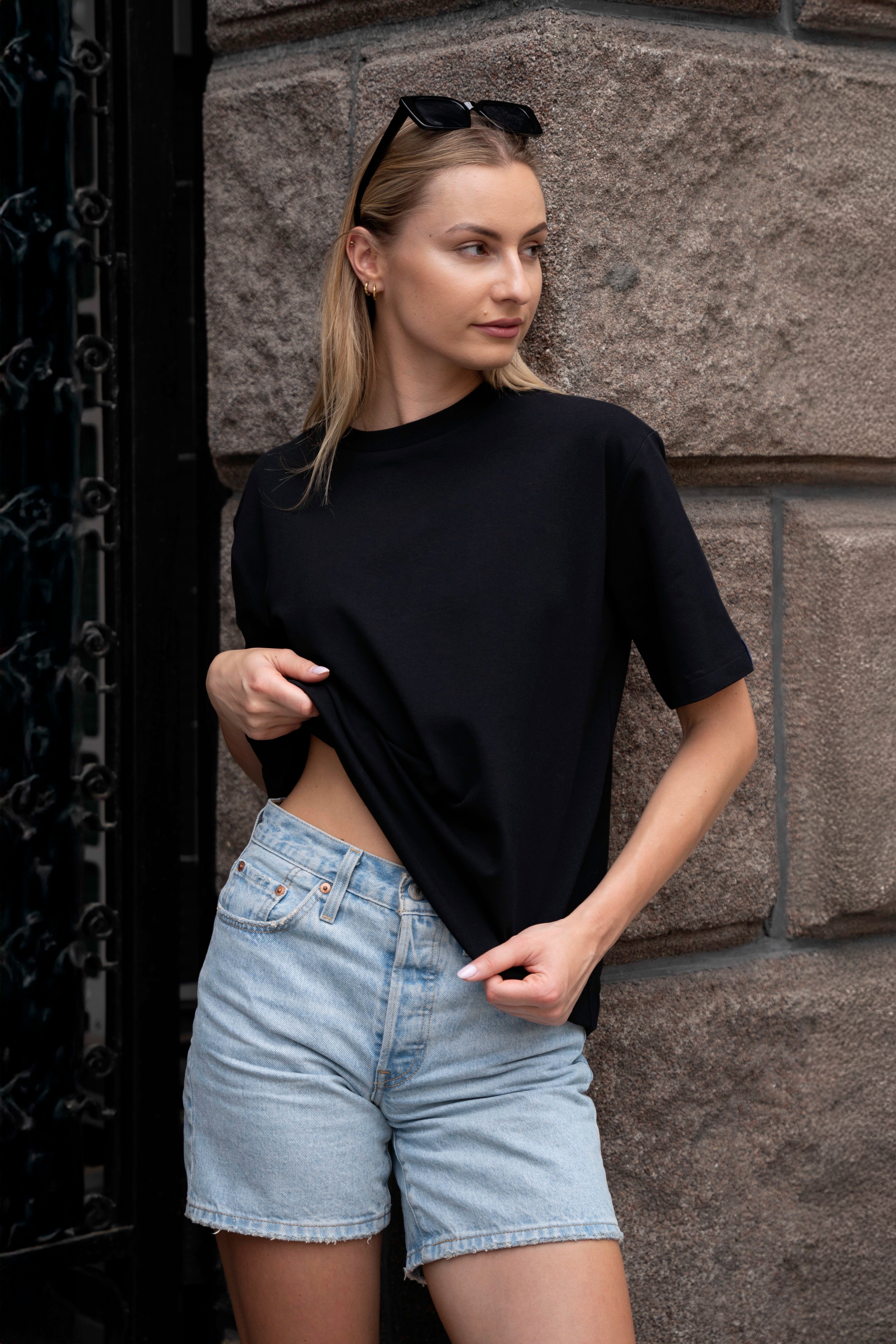Juodi moteriški oversized marškinėliai
