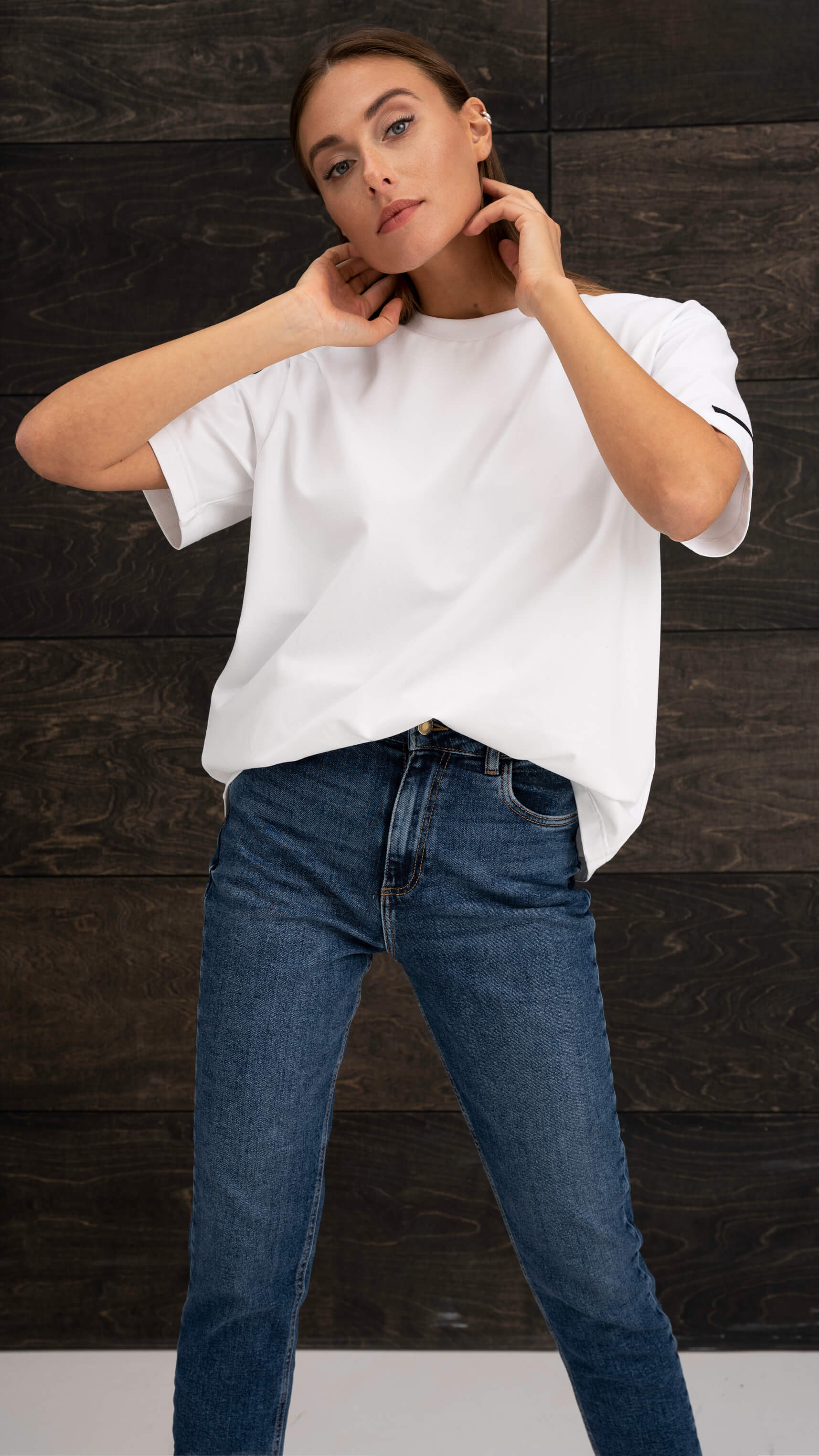 Oversized moteriški marškinėliai be logotipo CMF203