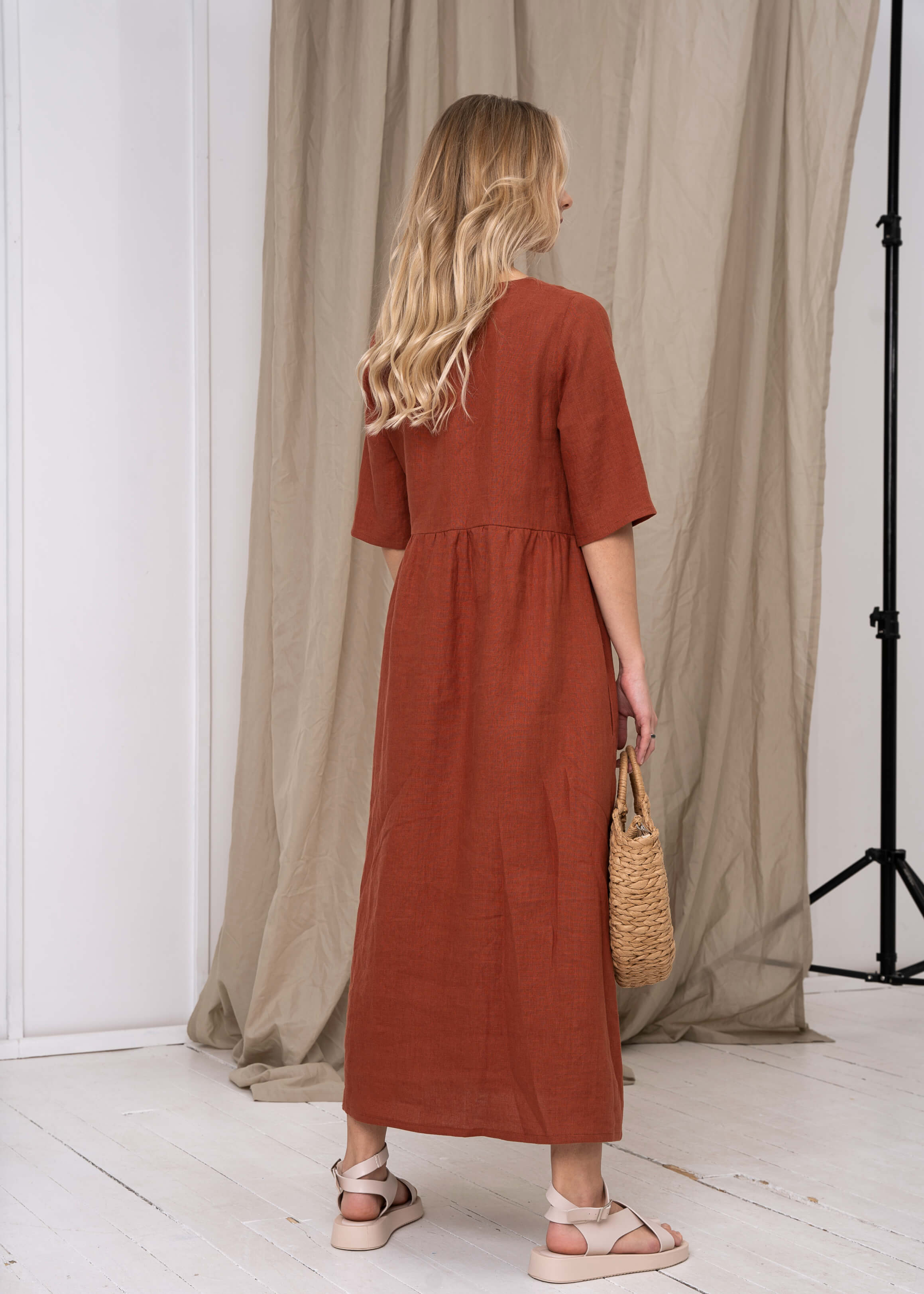 Plytų spalvos lininė suknelė "Doma" CMF224