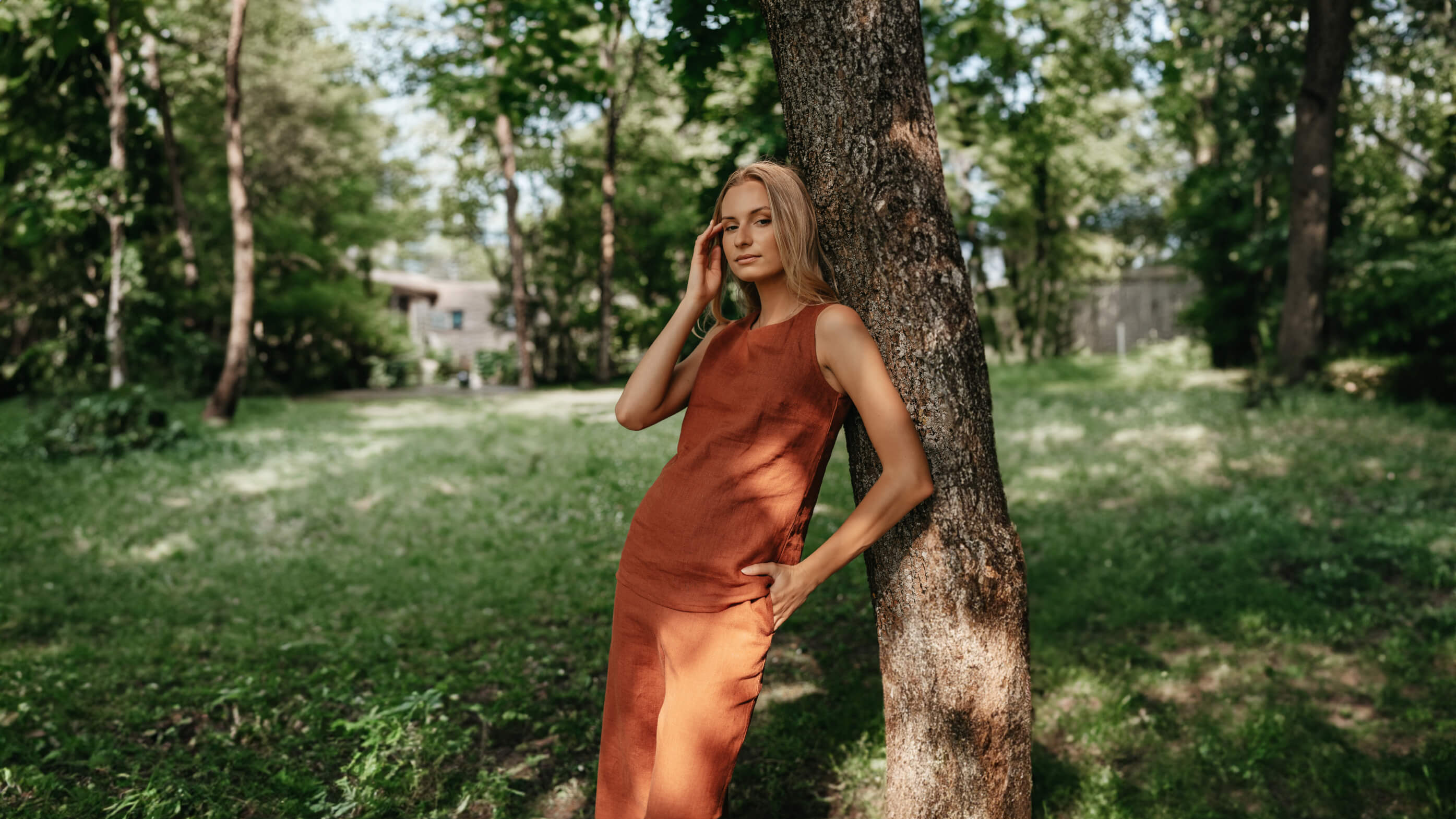 Geidžiamiausias vasaros audinys – linas.  Kokie lininiai drabužiai madingi šį sezoną?