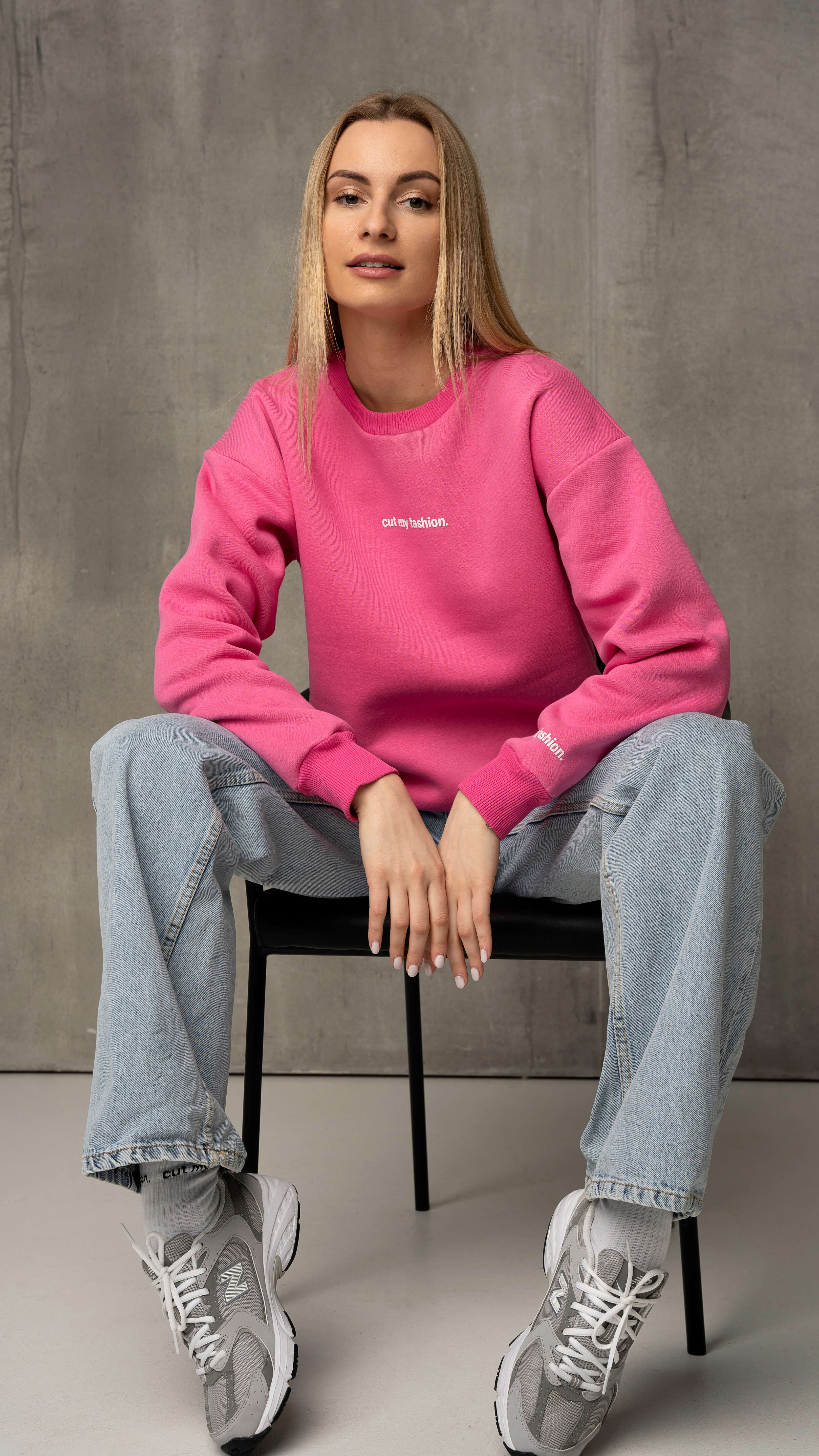 Rožinis oversized moteriškas džemperis be kapišono -cutmyfashion