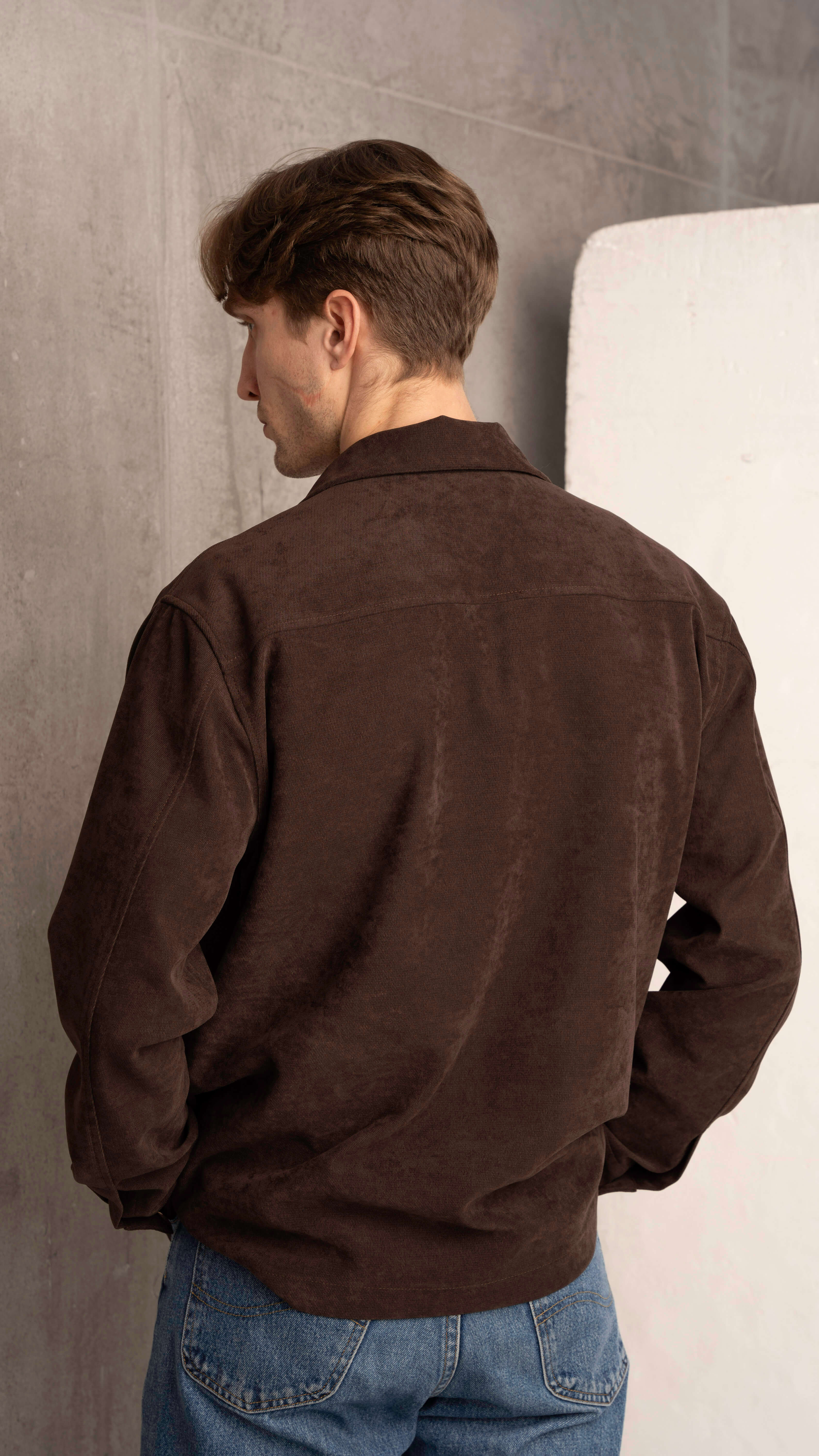 Vyriškas švarkelis su kišenėmis rudas užsegamas sagomis