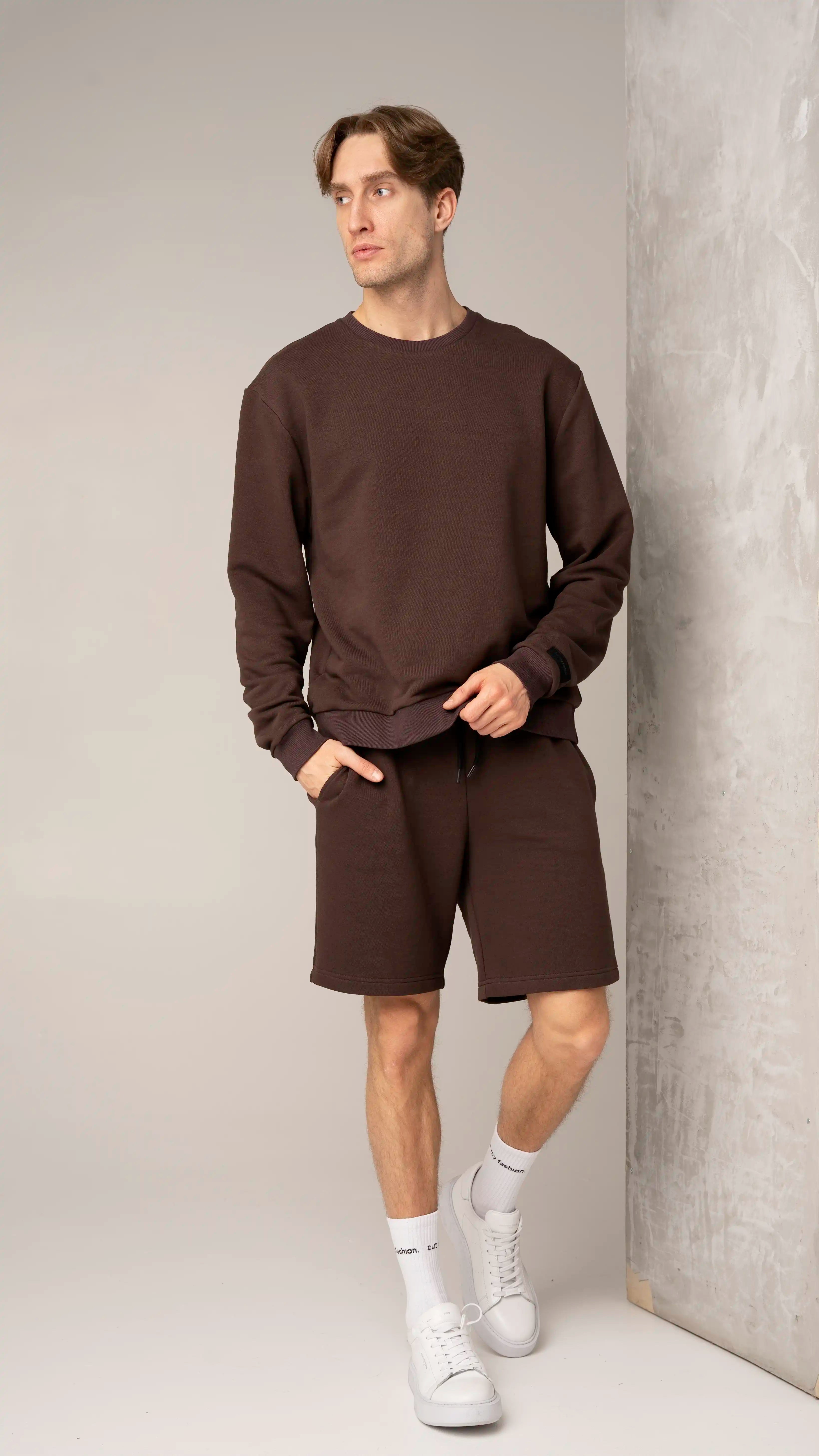 Vyriški rudos spalvos laisvalaikio treningai pavasariui ir vasarai su šortais ir džemperiu