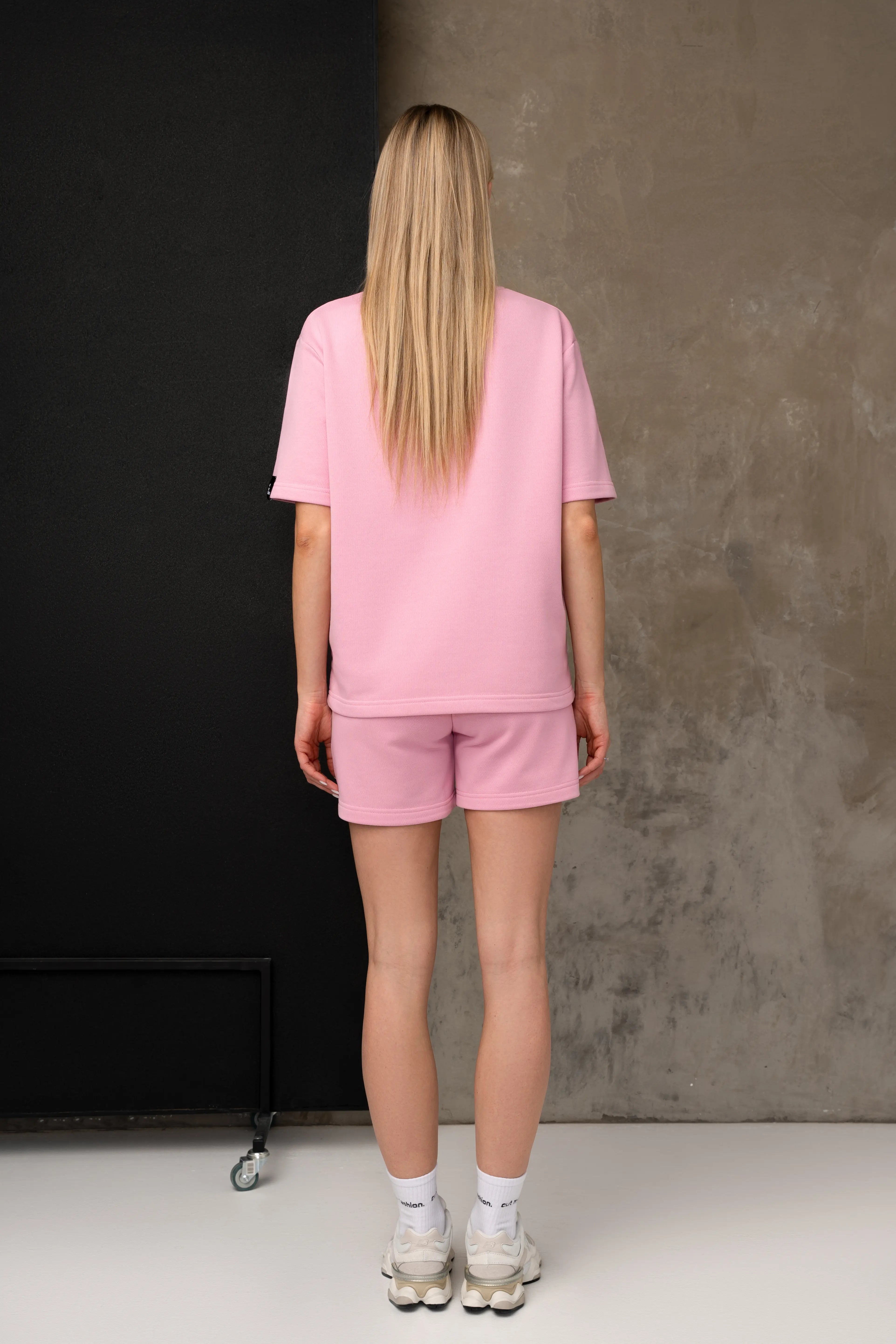 Pastellrosa Damen-Freizeitset mit Bluse und Shorts, Ansicht von hinten