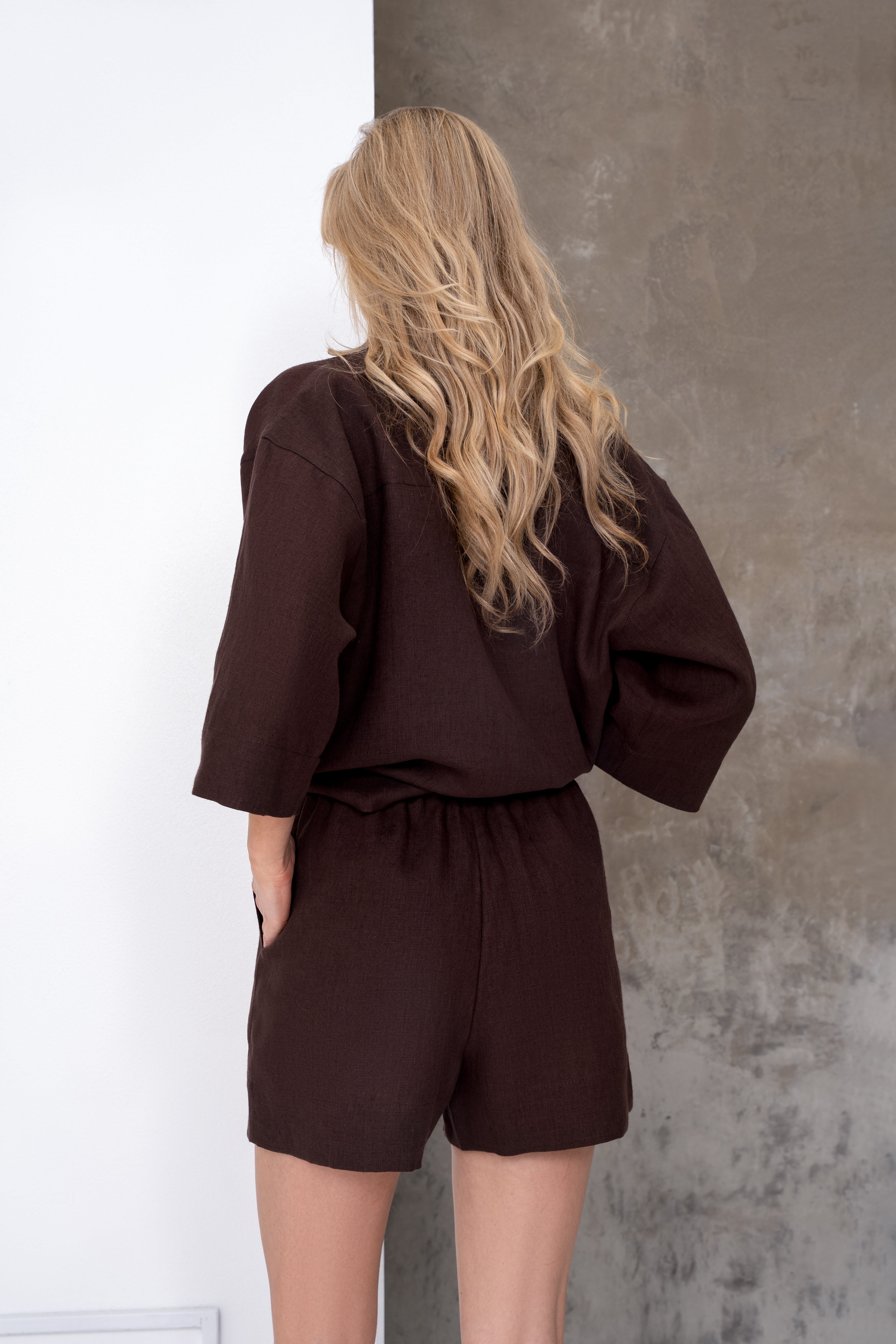 Braune Leinen-Shorts für Damen, Ansicht von hinten