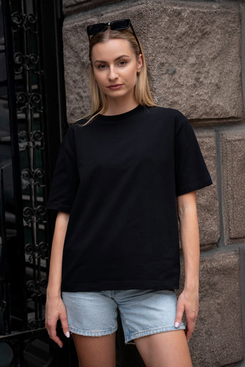 Juodi oversized moteriški marškinėliai CMF484
